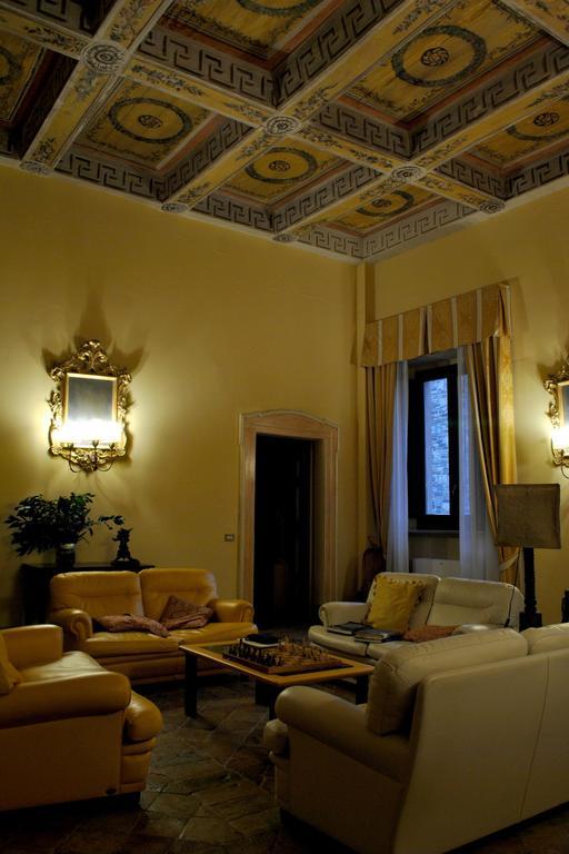 Palazzo Bonfranceschi Bed & Breakfast Belforte del Chienti ภายนอก รูปภาพ