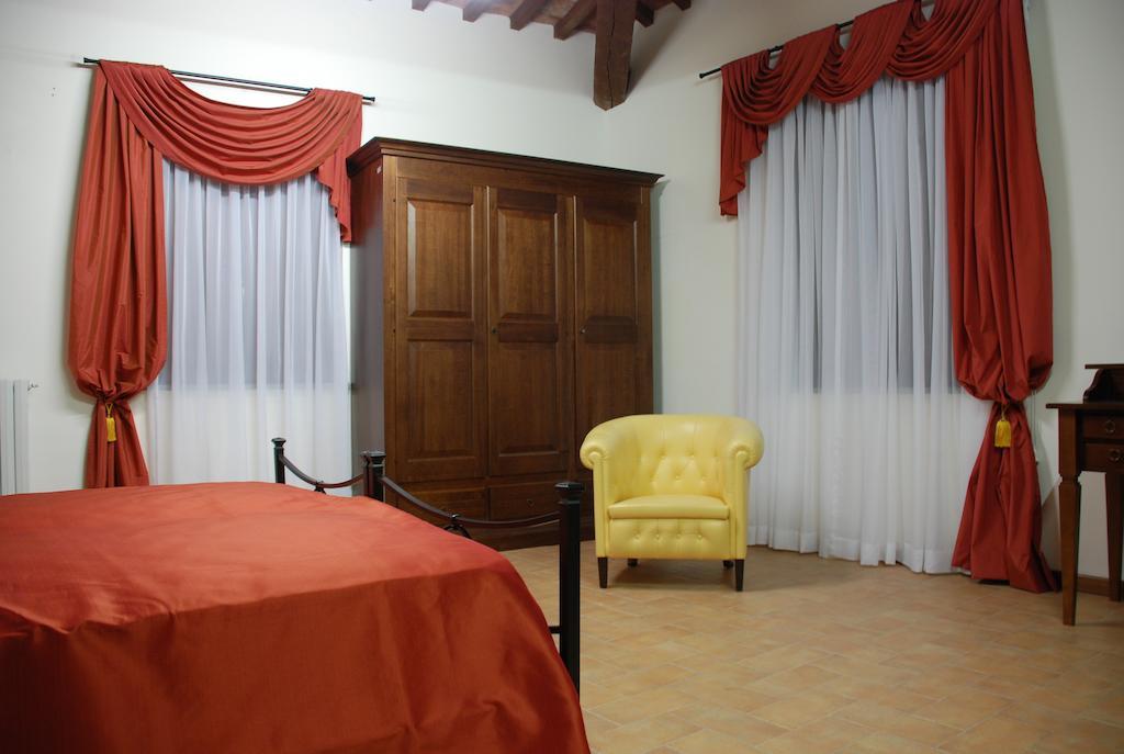 Palazzo Bonfranceschi Bed & Breakfast Belforte del Chienti ห้อง รูปภาพ